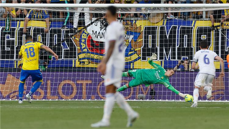 الدوري الاسباني فيديو | ريال مدريد يتعادل إيجابيًا مع قادش في الدوري الإسباني